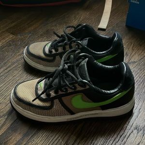 Nike Air Force 1 x Undefeated green bean size 6 boys